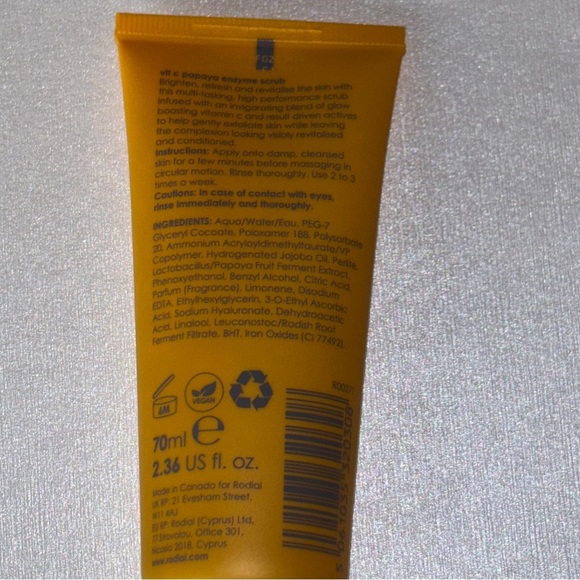Rodial VIT C Papaya Enzyme Scrub Full Size - Picture 4 of 6